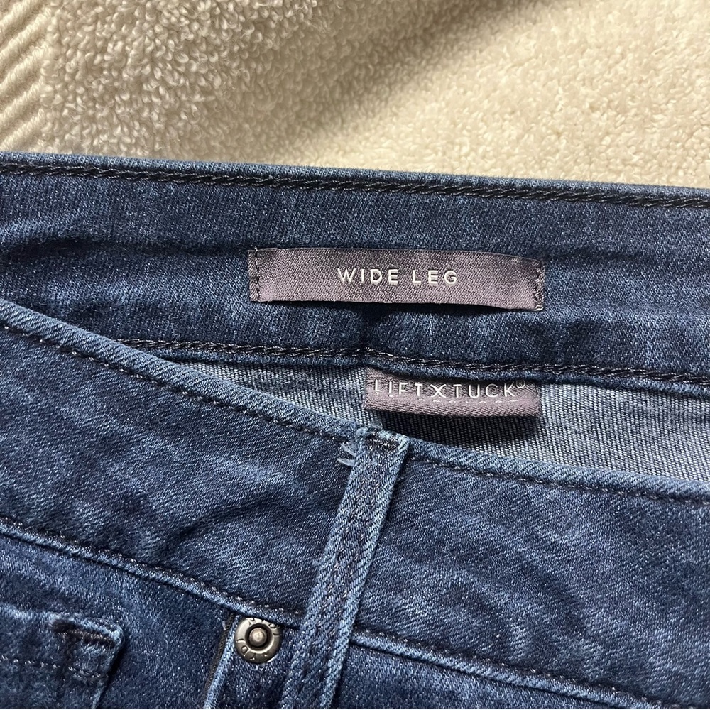Classic Wide-Leg Women’s Jeans in Dark Blue - Picture 6 of 7